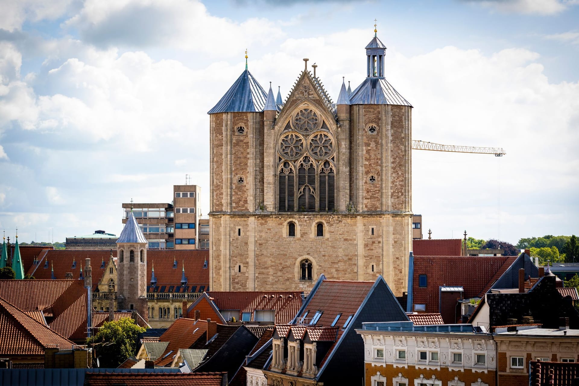 Der Braunschweiger Dom: Der Landesbischof sieht Parteien, Kirche und Bürger in der Verantwortung.