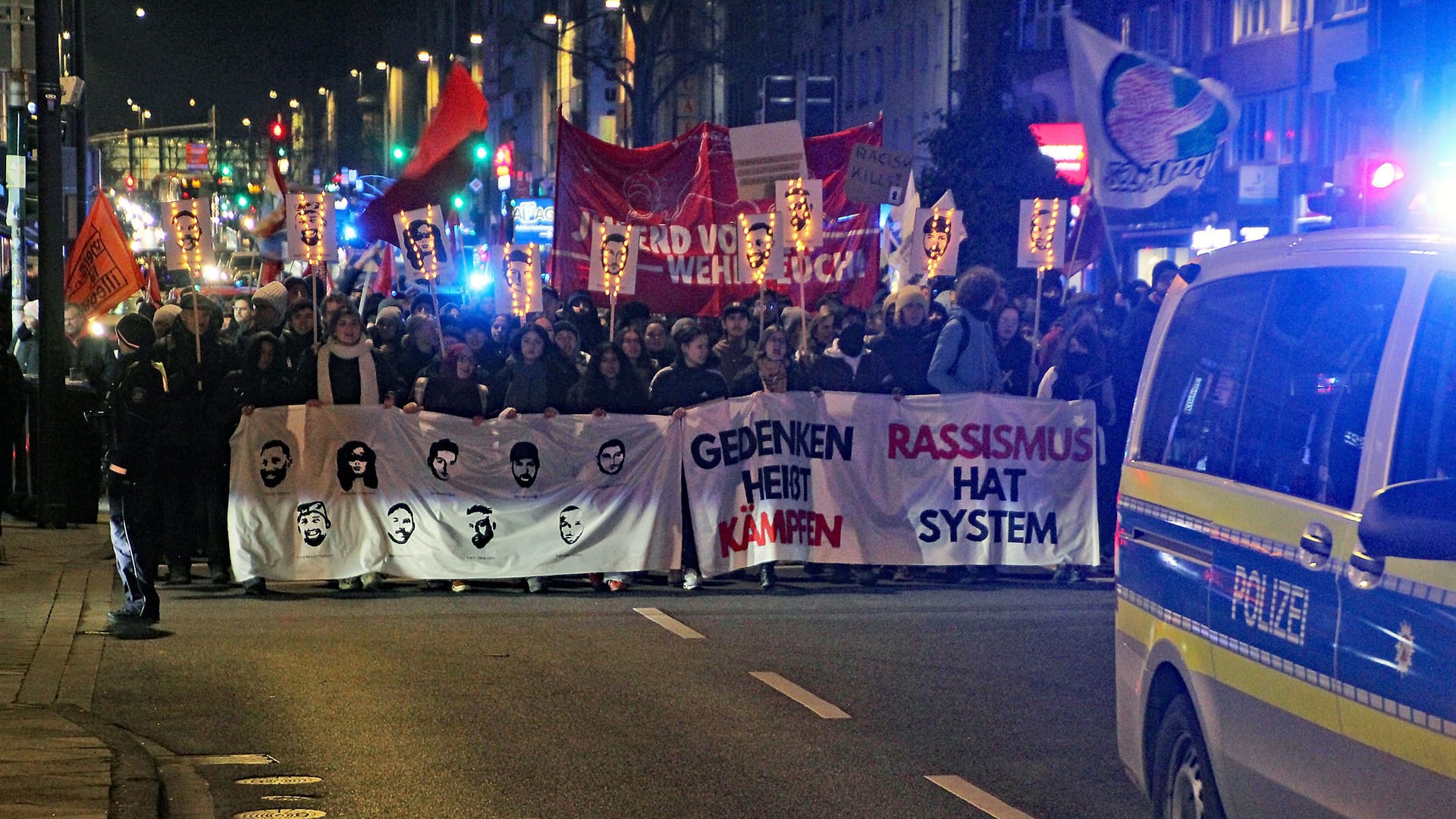 Am Mittwoch fand eine Demo in Gedenken an den Terroranschlag in Hanau statt: Neben der Demo kam es zu einem Messerangriff.