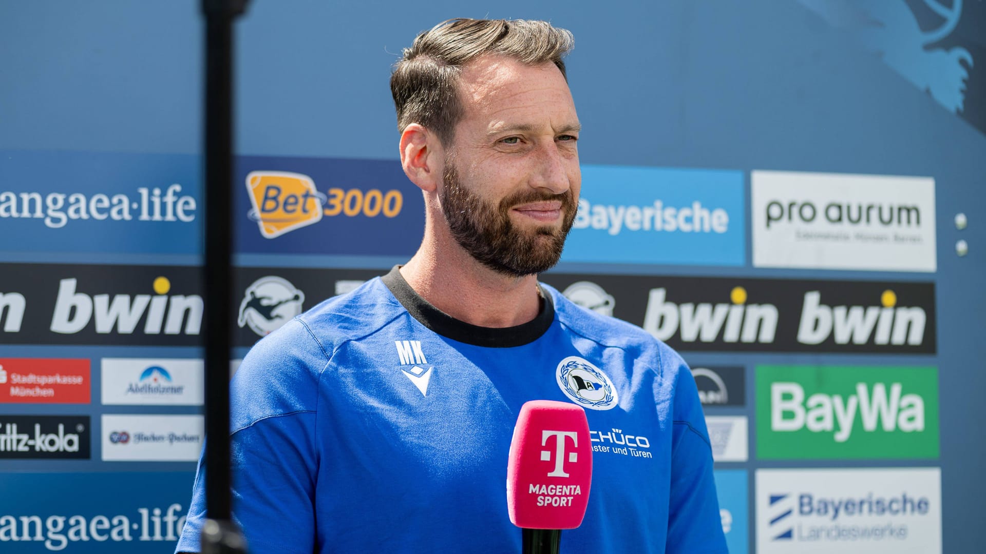 Michél Kniat vor der Partie im Grünwalder Stadion in der vergangenen Saison (Archivbild): Der Coach muss eine Sperre absitzen.