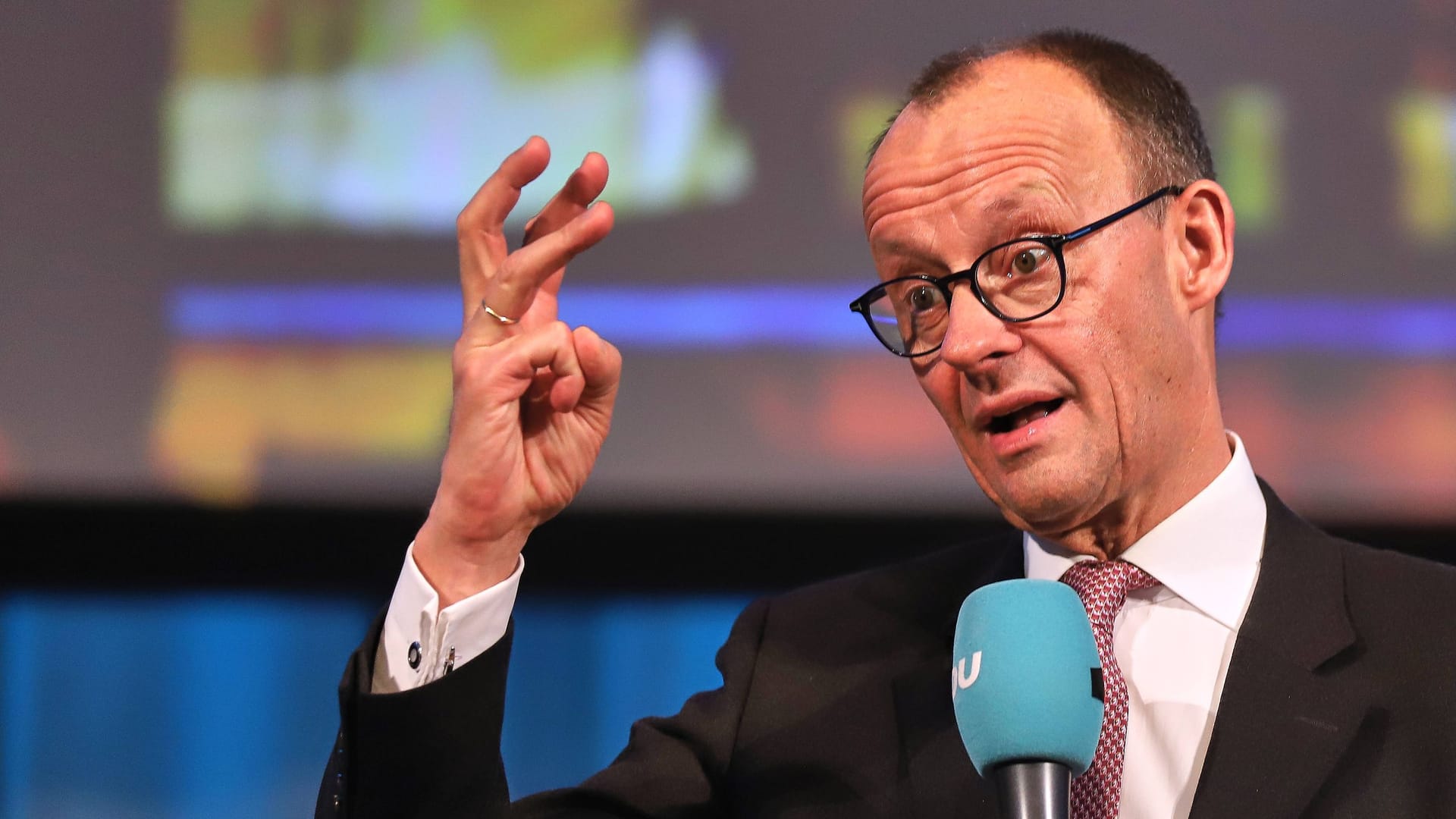 CDU-Kanzlerkandidat Friedrich Merz auf Wahlkampftour in Halle/Saale: Überzeugt er die t-online-Hörer?