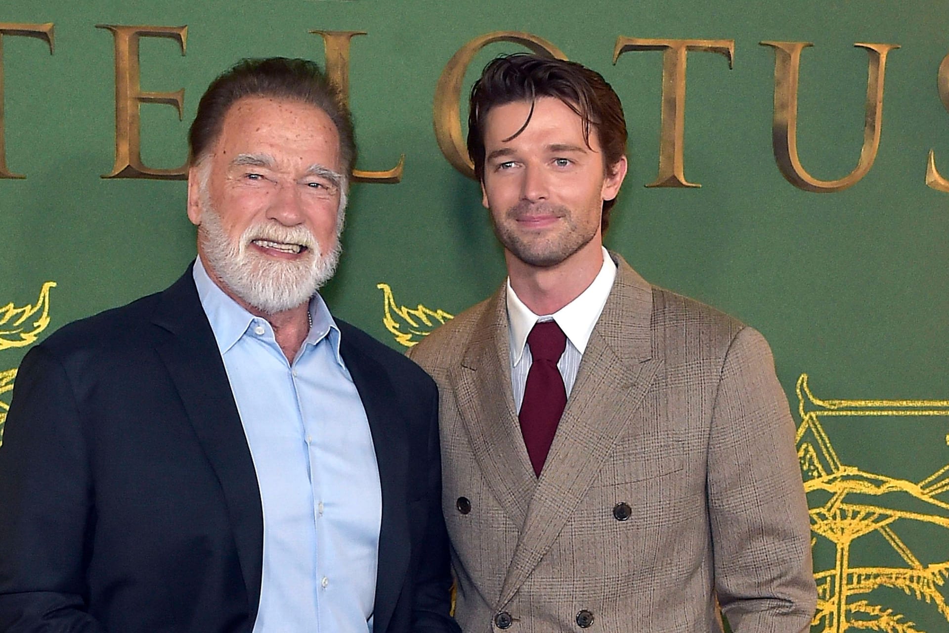 Arnold Schwarzenegger mit Sohn Patrick Schwarzenegger: Sie zeigten sich gemeinsam bei der Premiere der dritten "The White Lotus"-Staffel.