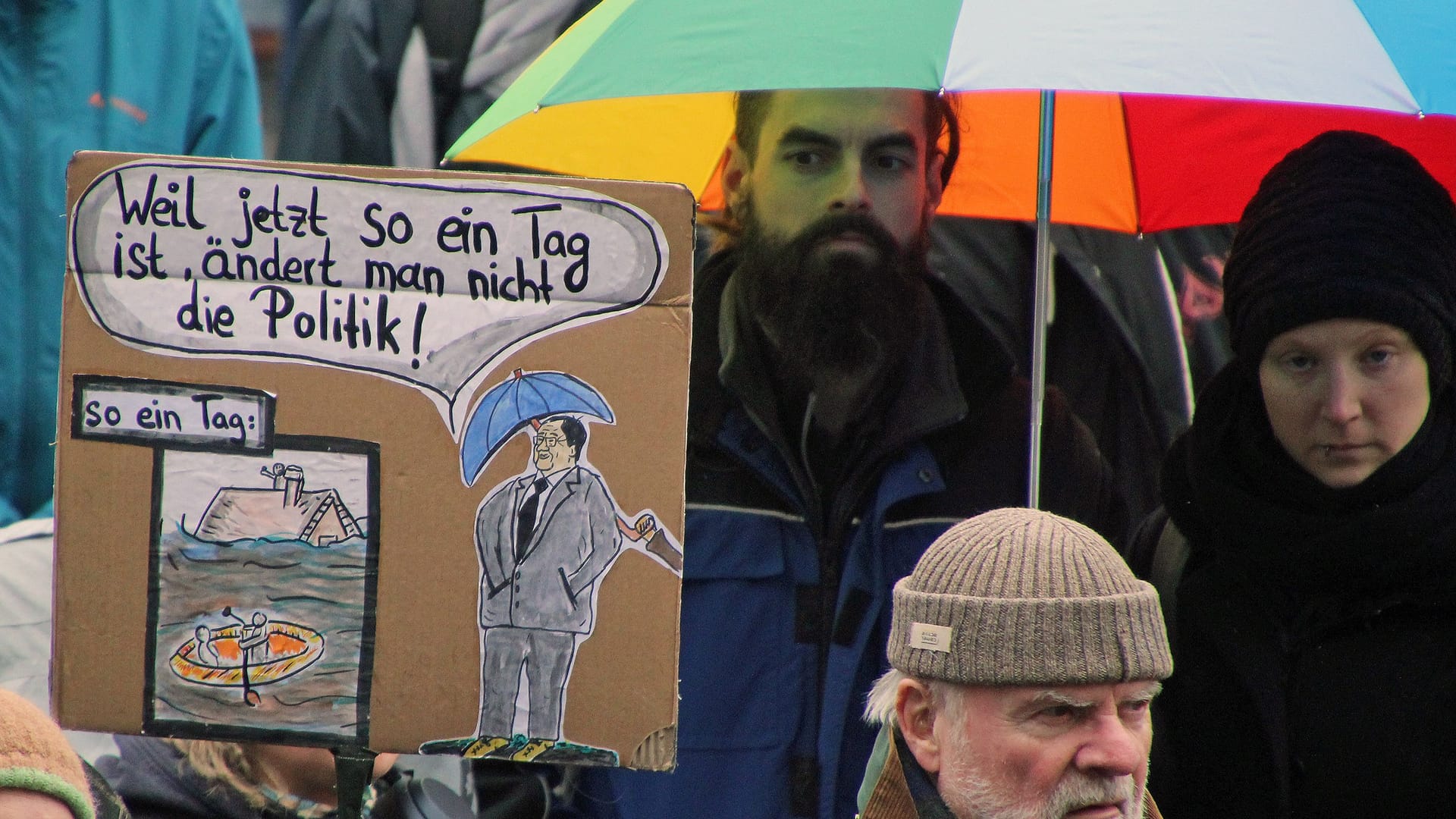 Die Demonstrations-Schilder waren bunt, vielfältig und kreativ.