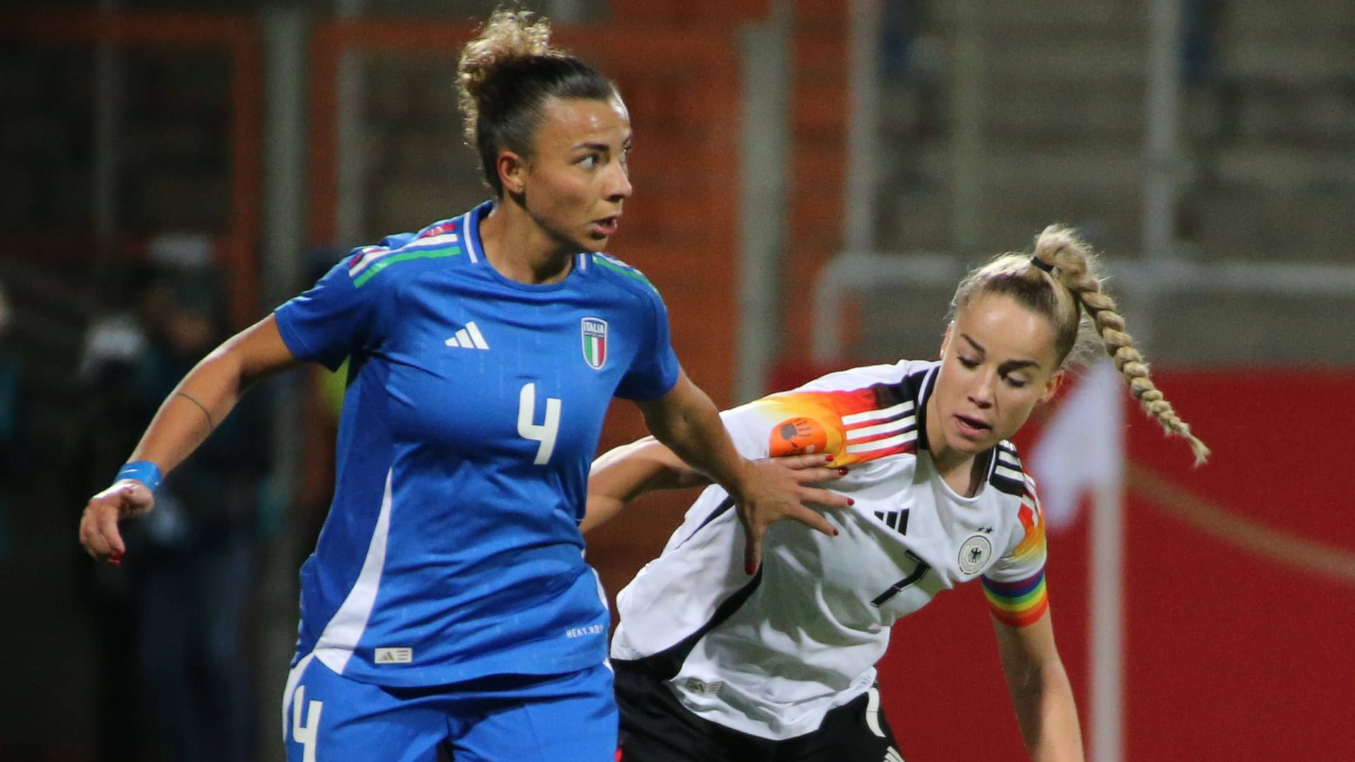 Arianna Caruso (l.) und Giulia Gwinn: Künftig spielen die beiden Profis zusammen in München.