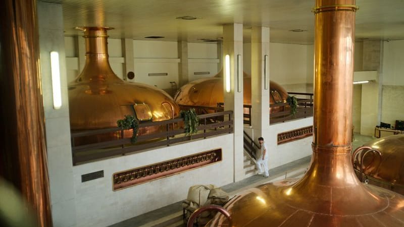 Kesselhaus der tschechischen Staatsbrauerei Budějovický Budvar in Budweis. Die Brauerei will das Gelände stärker für die Öffentlichkeit öffnen und plant den Bau eines neuen Besucherzentrums.