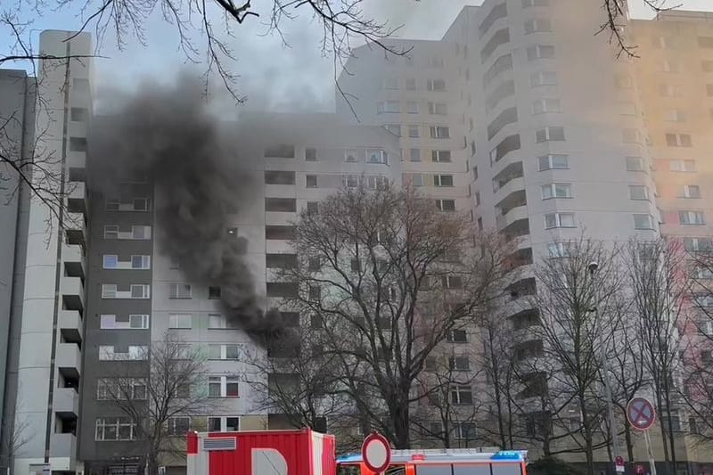 Fünf Anwohner mussten von der Feuerwehr gerettet werden.