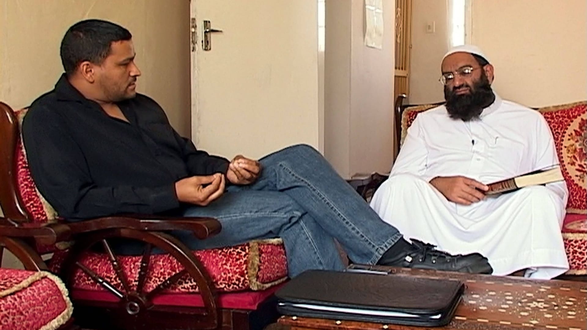 Imam Muhsin Hendricks (links) mit Mufti AK Hoosen (Archivbild): Die Aufnahme stammt aus dem Dokumentarfilm "A Jihad for Love".