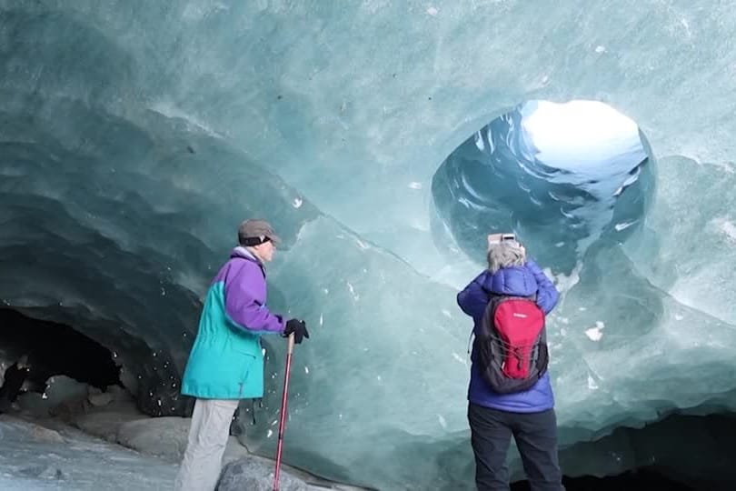 EISHOEHLEN-SCHWEIZ/