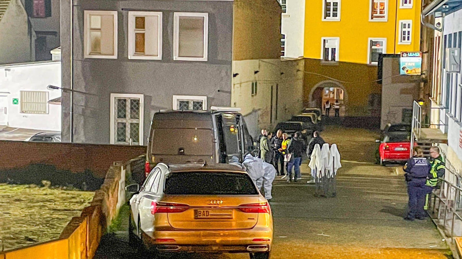 In Offenburg wurde eine Frau schwer verletzt aufgefunden. Sie starb noch am mutmaßlichen Tatort.