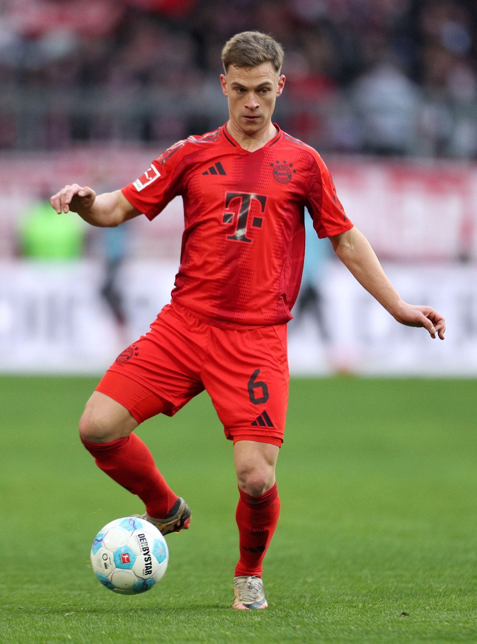 Joshua Kimmich: Kehrte in die Mittelfeldzentrale zurück. Sein frecher direkter Freistoß aus schwierigem Winkel klatschte an den Pfosten (25.). Bestimmte wie so oft den Rhythmus des Spiels. Note 2