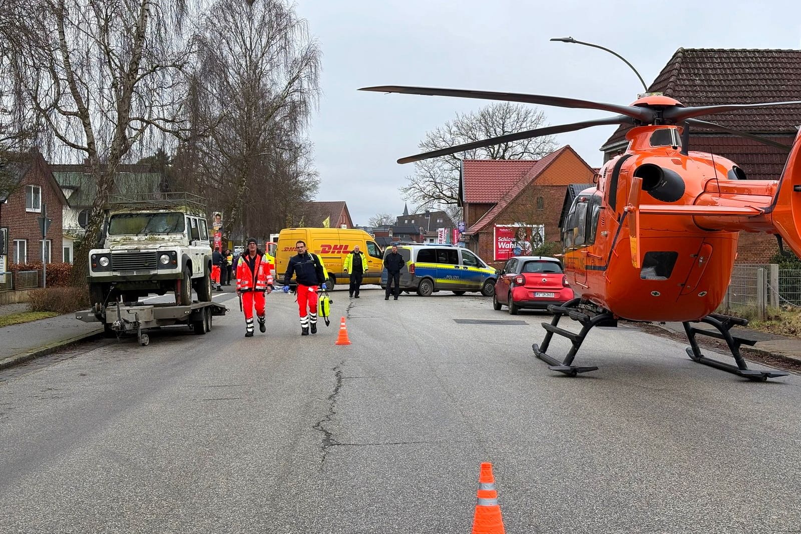 Quickborn - DHL Transporter erfasst Rentnerin - Frau verstorben