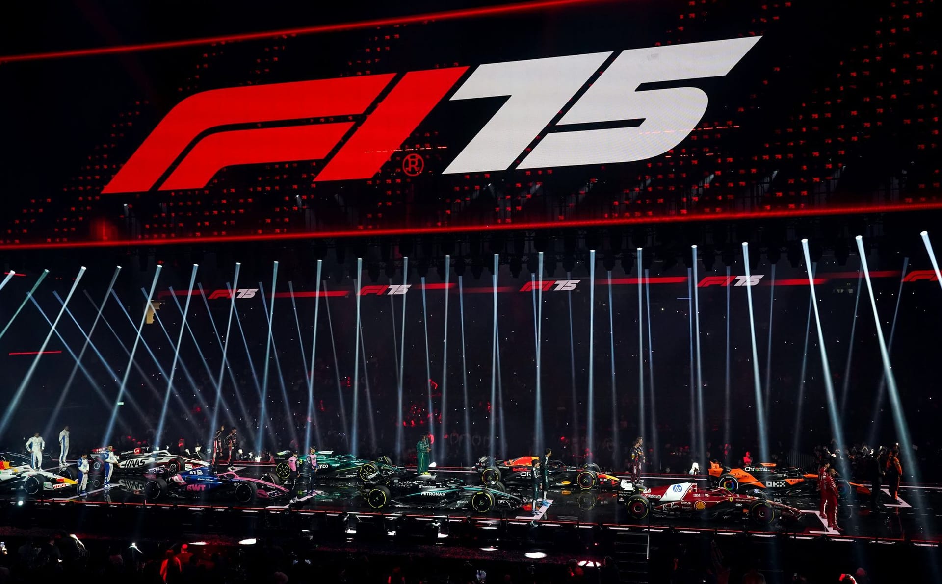 Im Jahr 2025 feiert die Formel 1 ihr 75-jähriges Bestehen. Mit einem großen Event in der Londoner 02-Arena beging die Königsklasse des Motorsports ihr Jubiläum. In diesem Rahmen präsentierten auch alle zehn Teams ihre Autos für die neue Saison. So sehen sie aus: