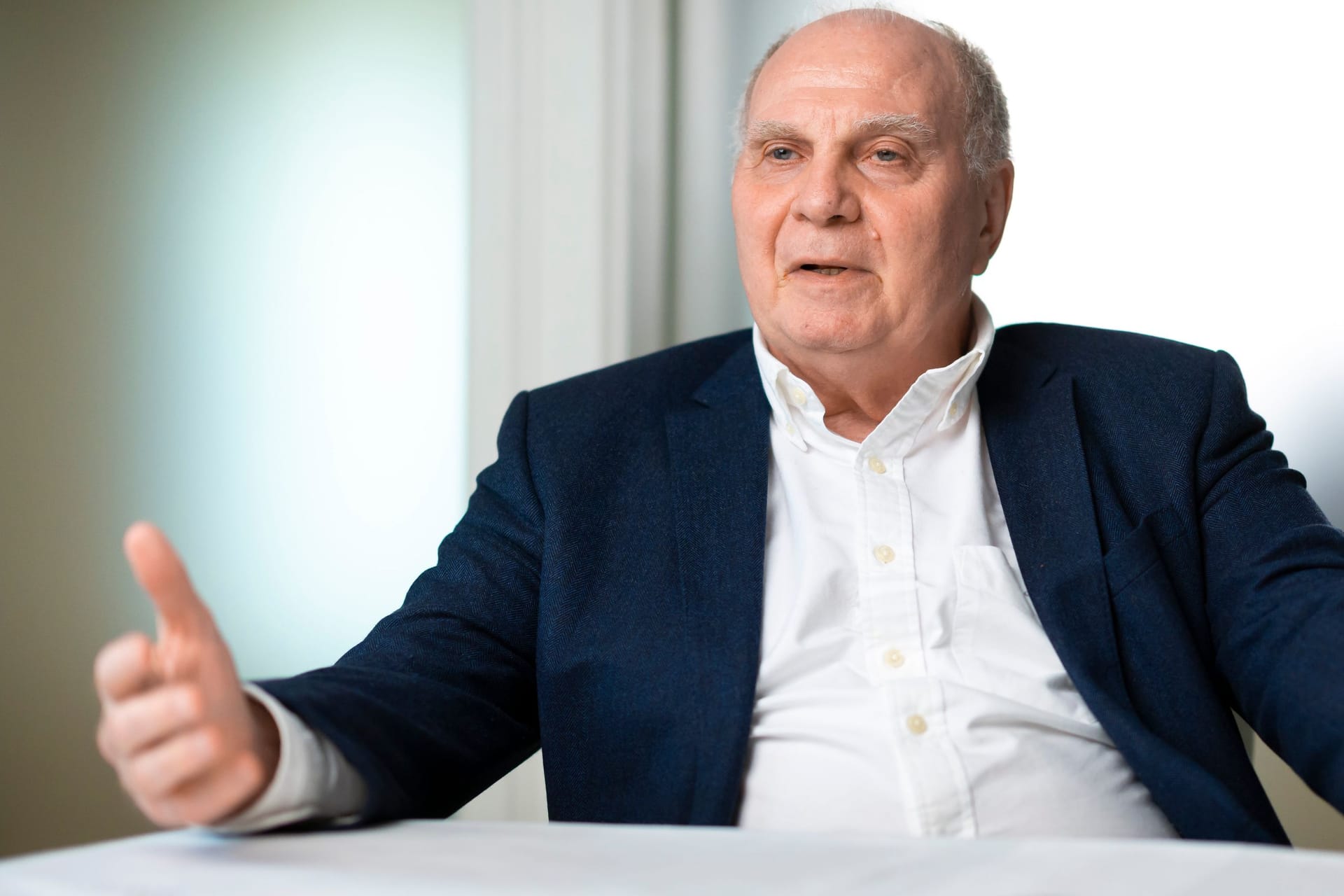 Uli Hoeneß: Der 73-Jährige bestimmt die Geschicke beim FC Bayern als Ehrenpräsident und Aufsichtsratsmitglied weiter mit.