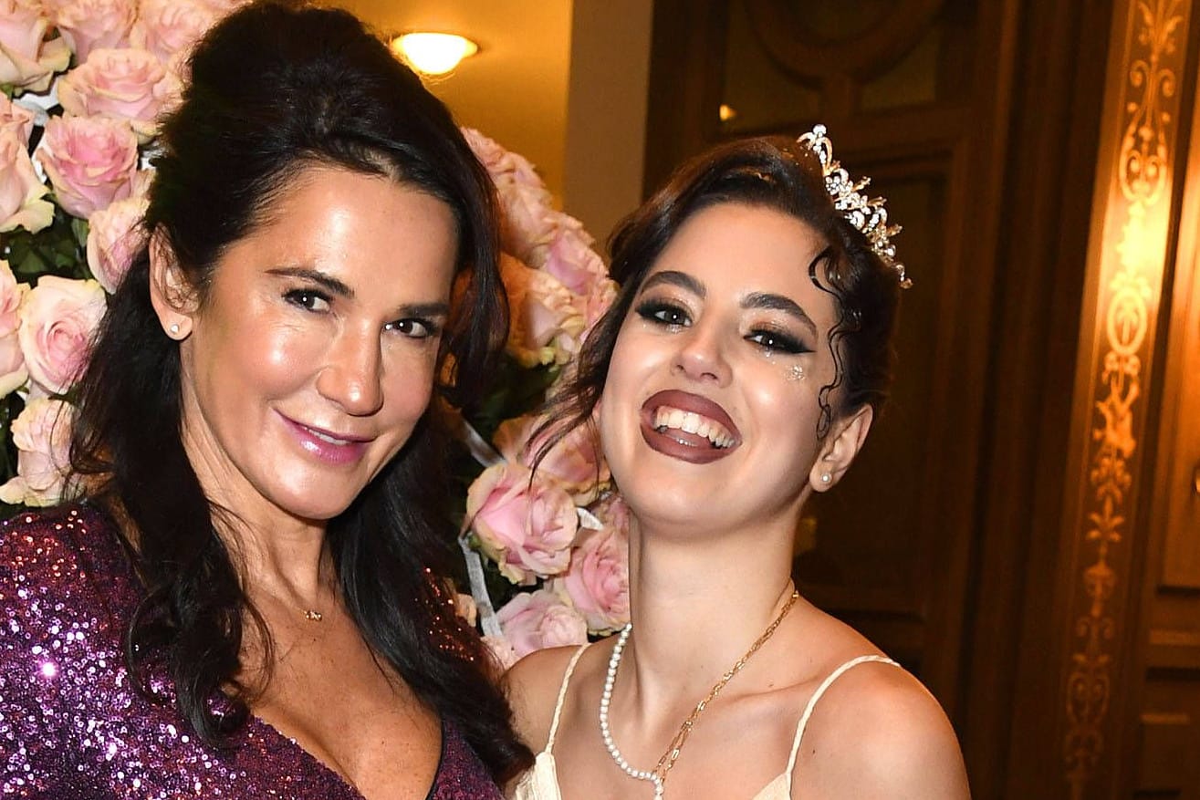 Mariella Ahrens und ihre Tochter Lucia von Faber-Castell beim Semperopernball.