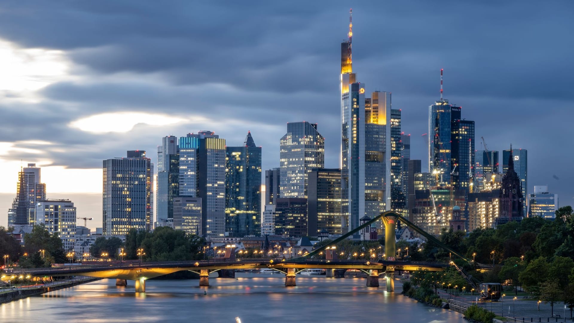 Skyline von Frankfurt bei Nacht