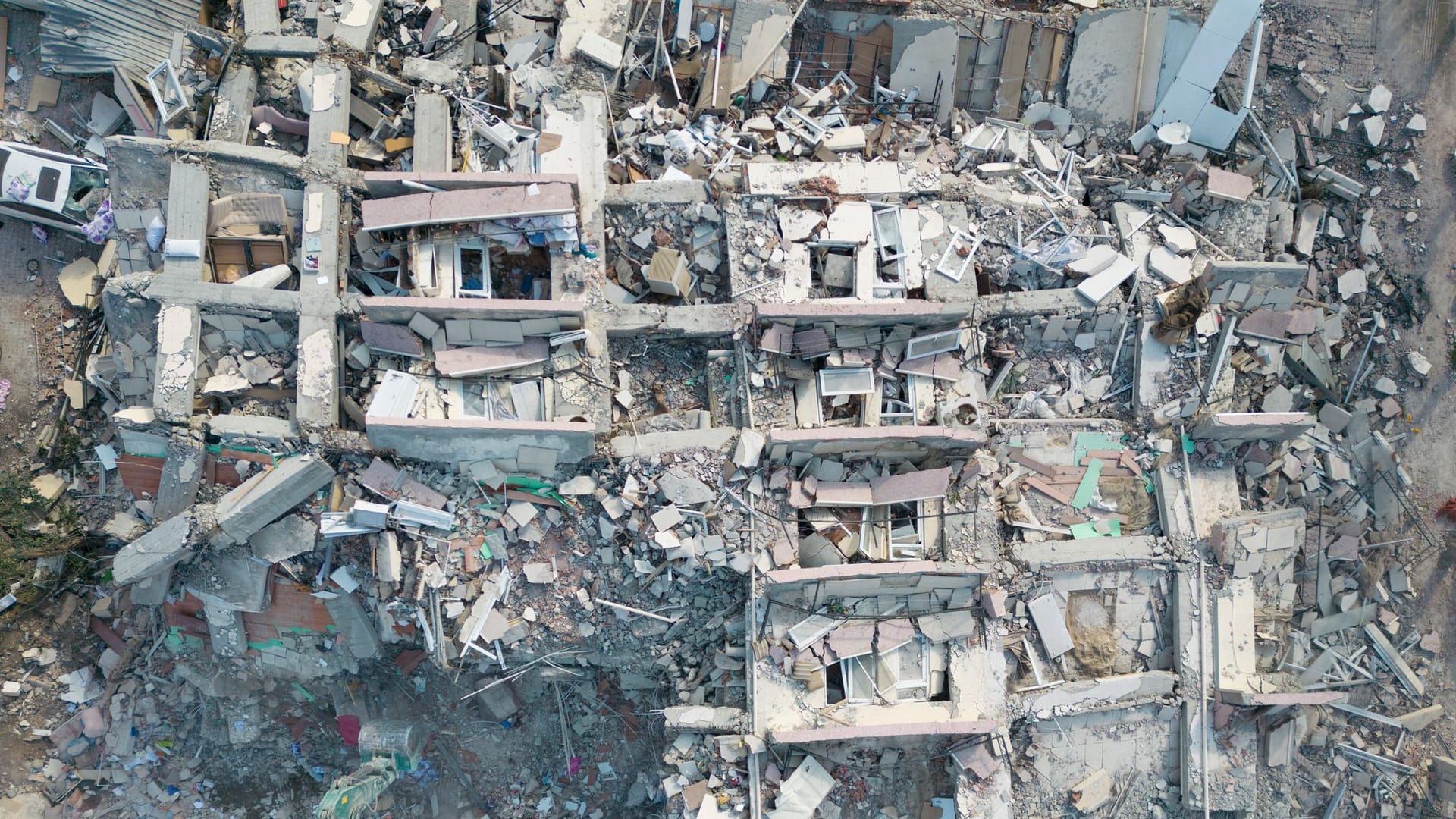 Völlig zerstört ist dieser Wohnblock in der Innenstadt von Antakya (Archivbild): Die Türkei wird immer wieder von Erdbeben erschüttert.