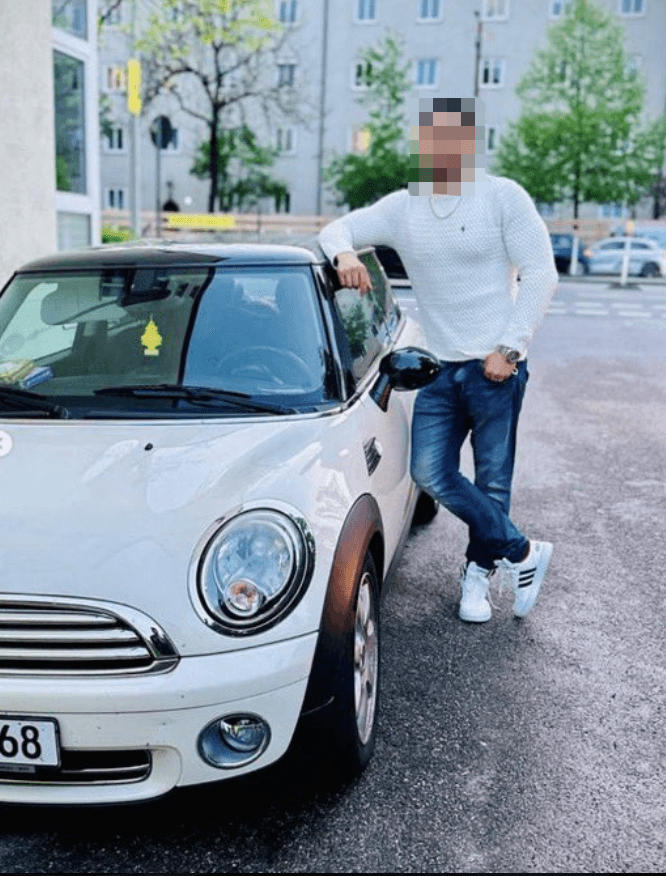 Farhad N. posiert mit einem Mini Cooper: Mit so einem Auto verübte er offenbar einen Anschlag in München.