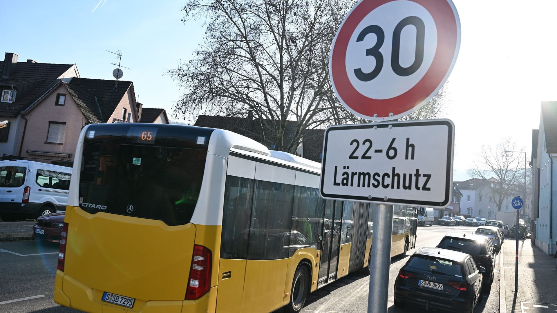 Bus in Tempo 30 Zone