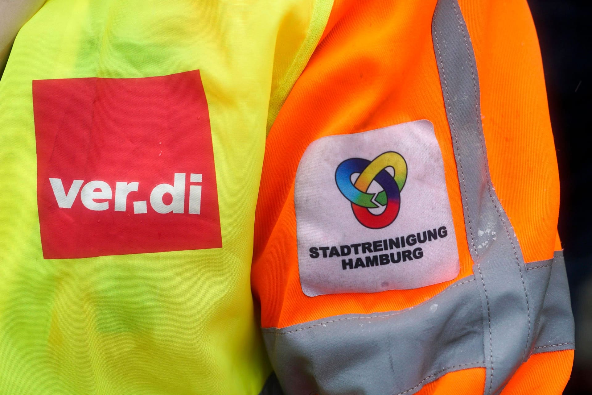 Arbeitskampf bei der Stadtreinigung in Hamburg (Symbolbild): Die Müllwerker streiken besonders lange.