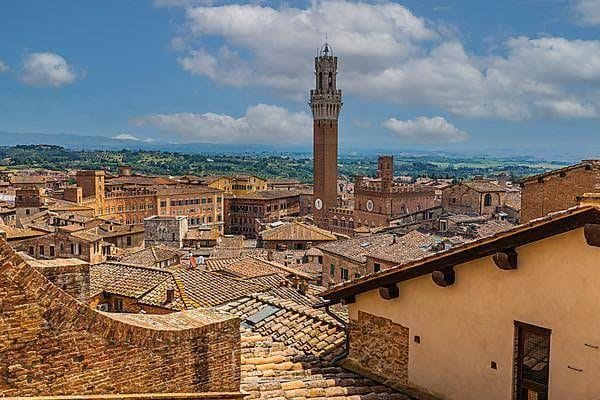 Siena (Arechivbild): Aussicht auf den Glockenturm Torre del Mangia.