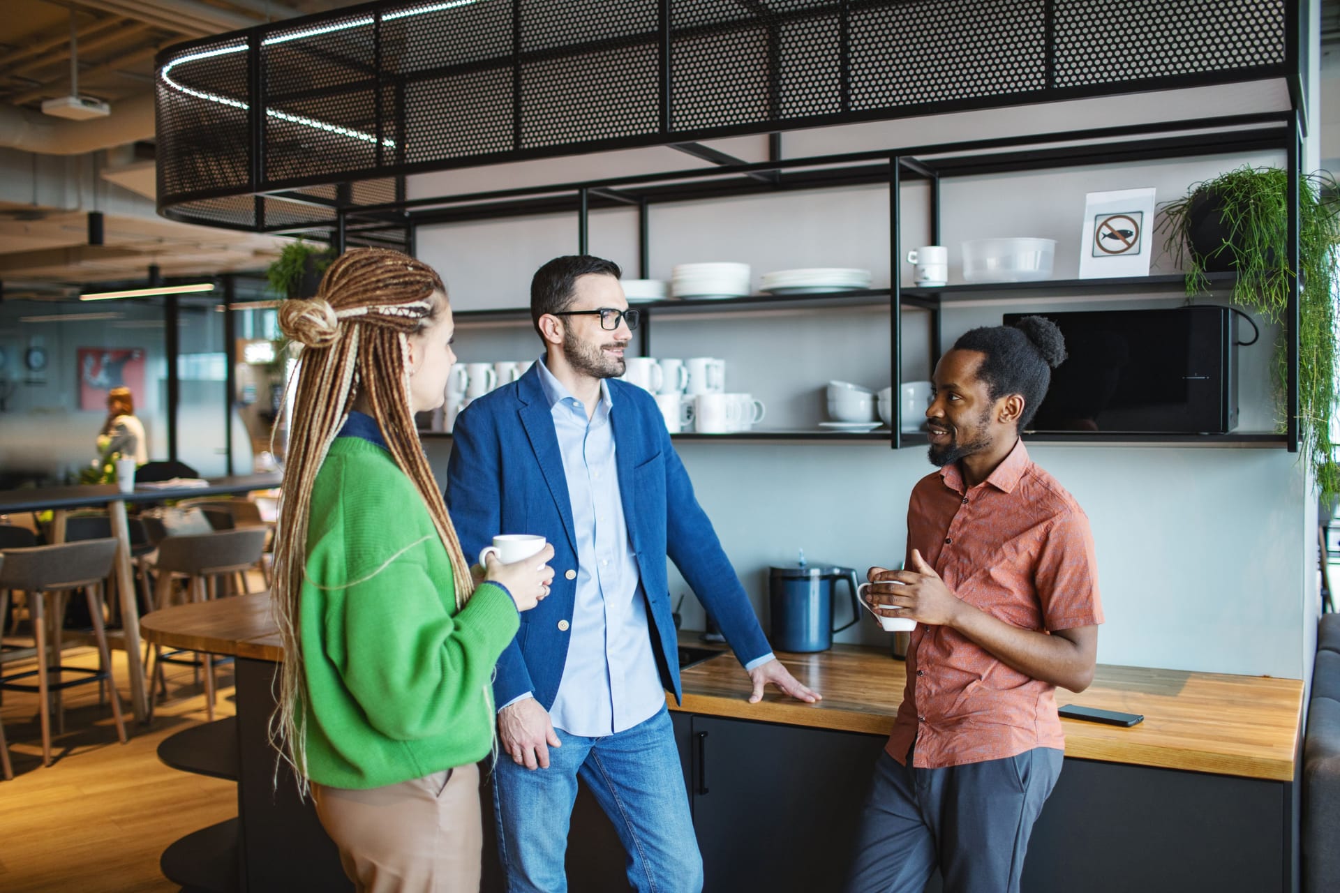 Ein lockeres Gespräch unter Kollegen: Darf man auch über das Gehalt sprechen?