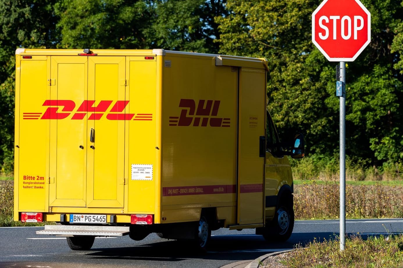 Ein DHL-Zustellfahrzeug: Bei der Deutschen Post wird gestreikt.