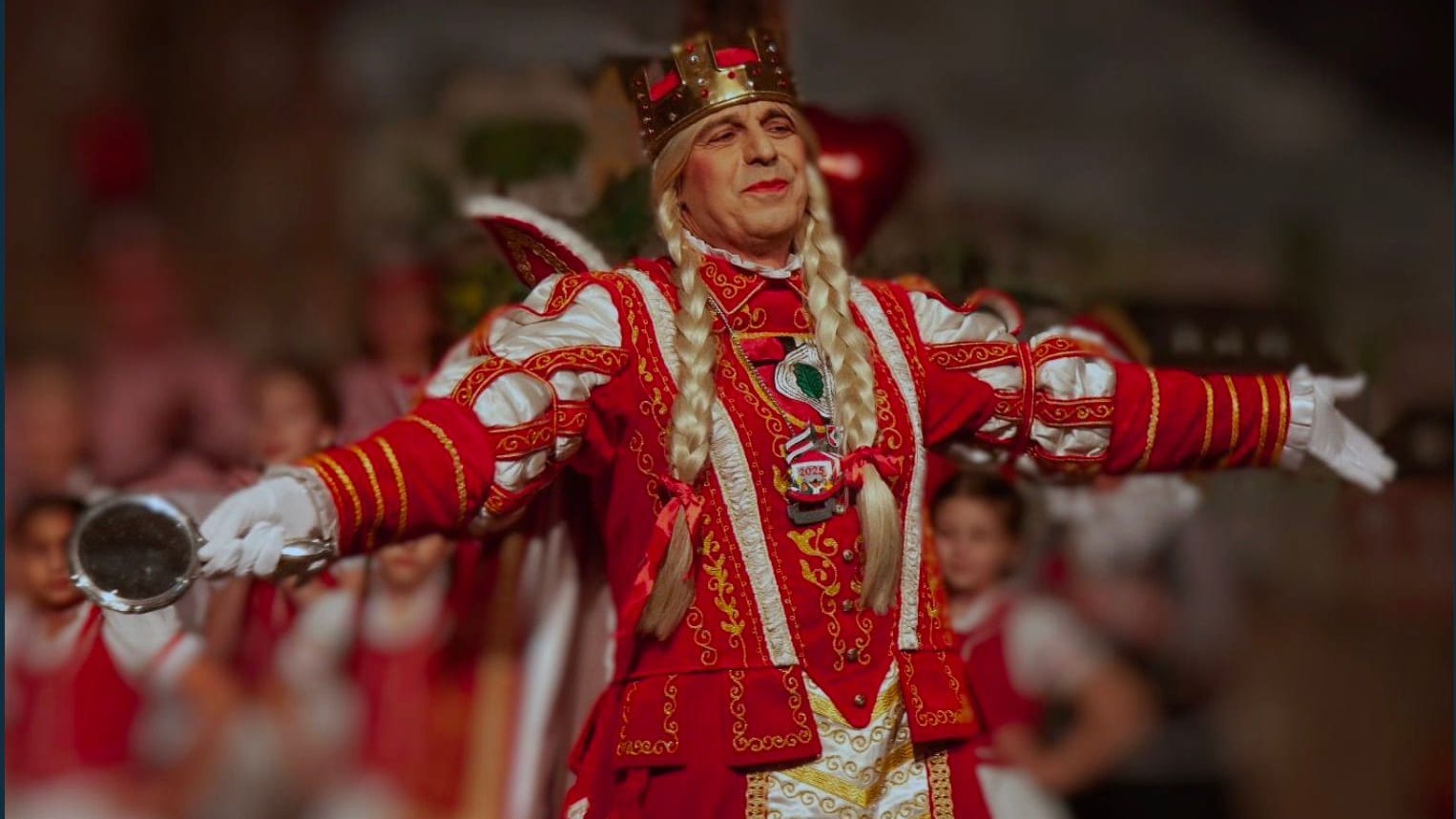 Trauer im Kölner Karneval: Die Jungfrau des Escher Dreigestirns ist tödlich verunglückt.