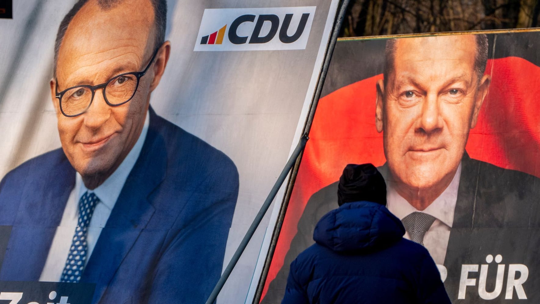 Plakate von CDU und SPD: Olaf Scholz (r) gibt sich enttäuscht von Friedrich Merz.