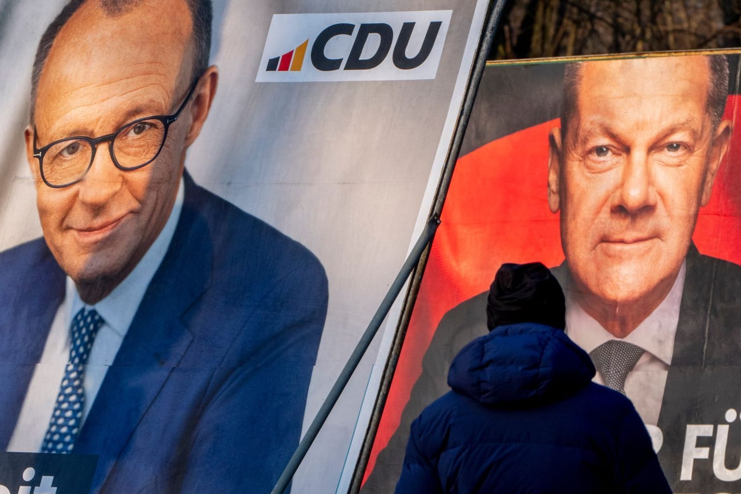 Plakate von CDU und SPD: Olaf Scholz (r) gibt sich enttäuscht von Friedrich Merz.