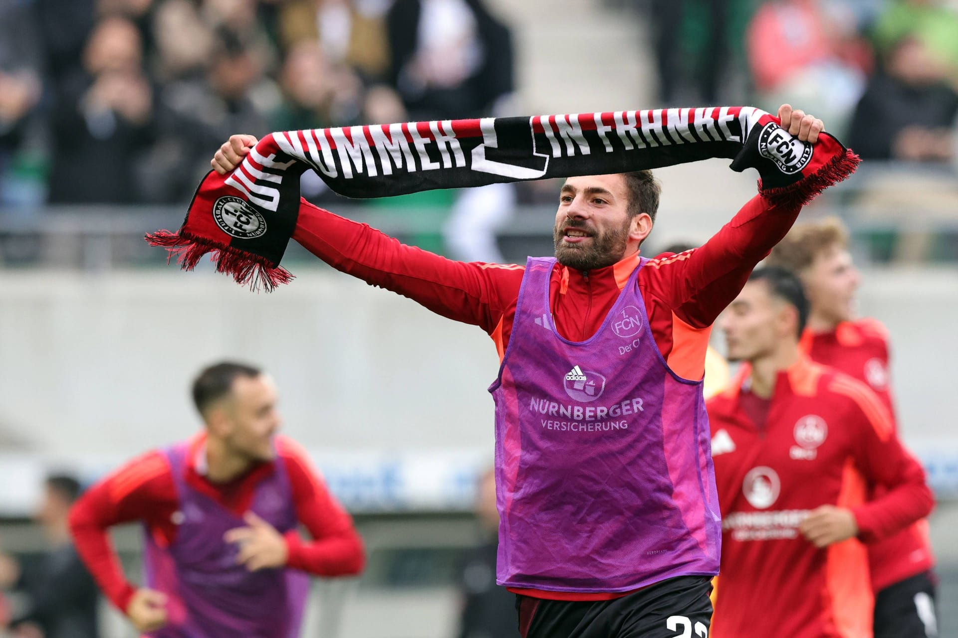 Enrico Valentini jubelt nach dem Derby-Sieg gegen Fürth im Oktober 2024 (Archivbild):