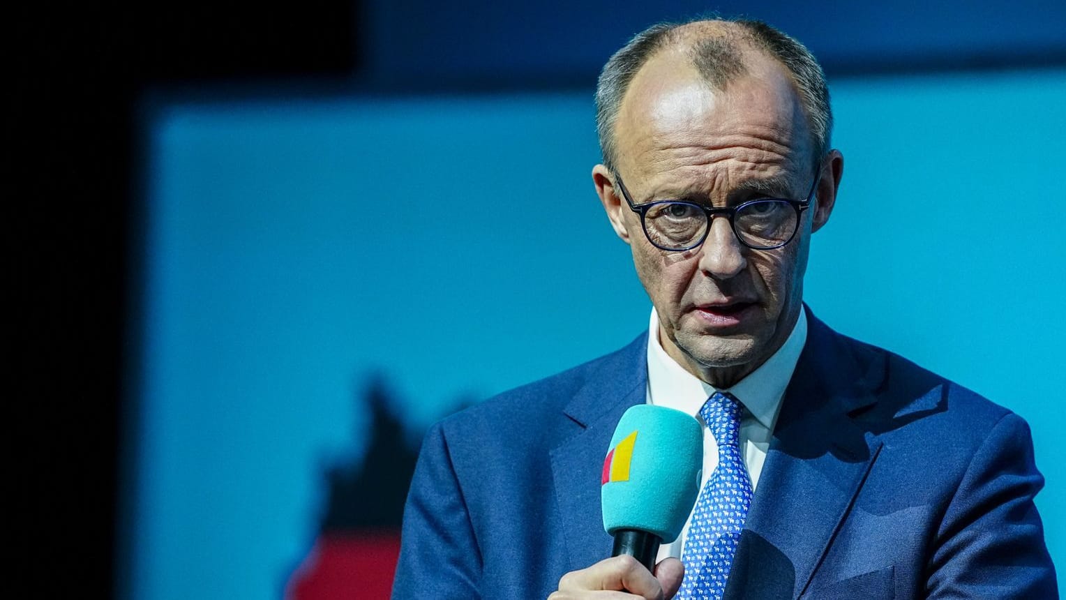 Friedrich Merz bei einer Wahlkampfveranstaltung (Archivbild): Für den Kanzlerkandidaten der Union hat die Verteidigung der Ukraine oberste Priorität.