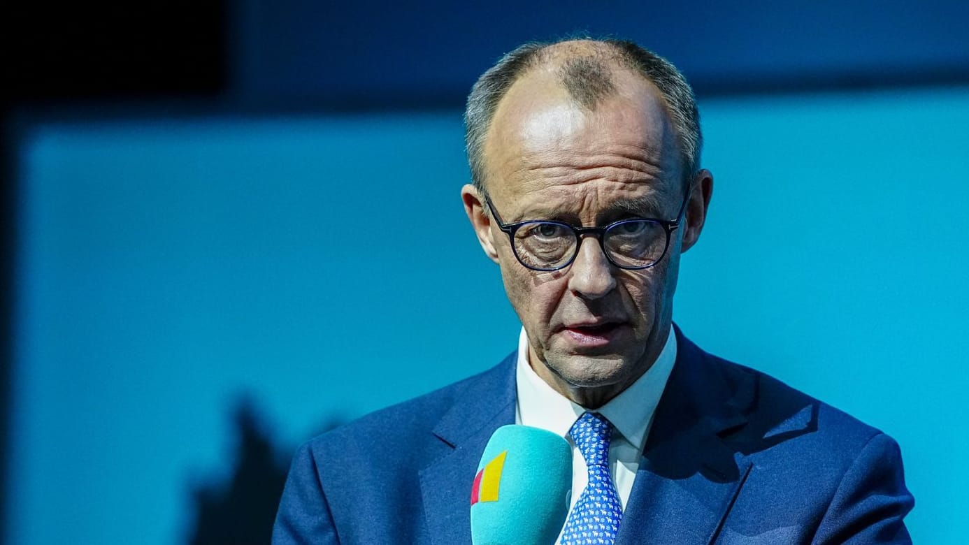 Friedrich Merz bei einer Wahlkampfveranstaltung (Archivbild): Für den Kanzlerkandidaten der Union hat die Verteidigung der Ukraine oberste Priorität.