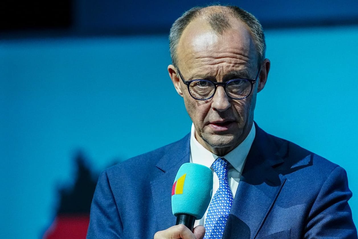 Friedrich Merz bei einer Wahlkampfveranstaltung (Archivbild): Für den Kanzlerkandidaten der Union hat die Verteidigung der Ukraine oberste Priorität.