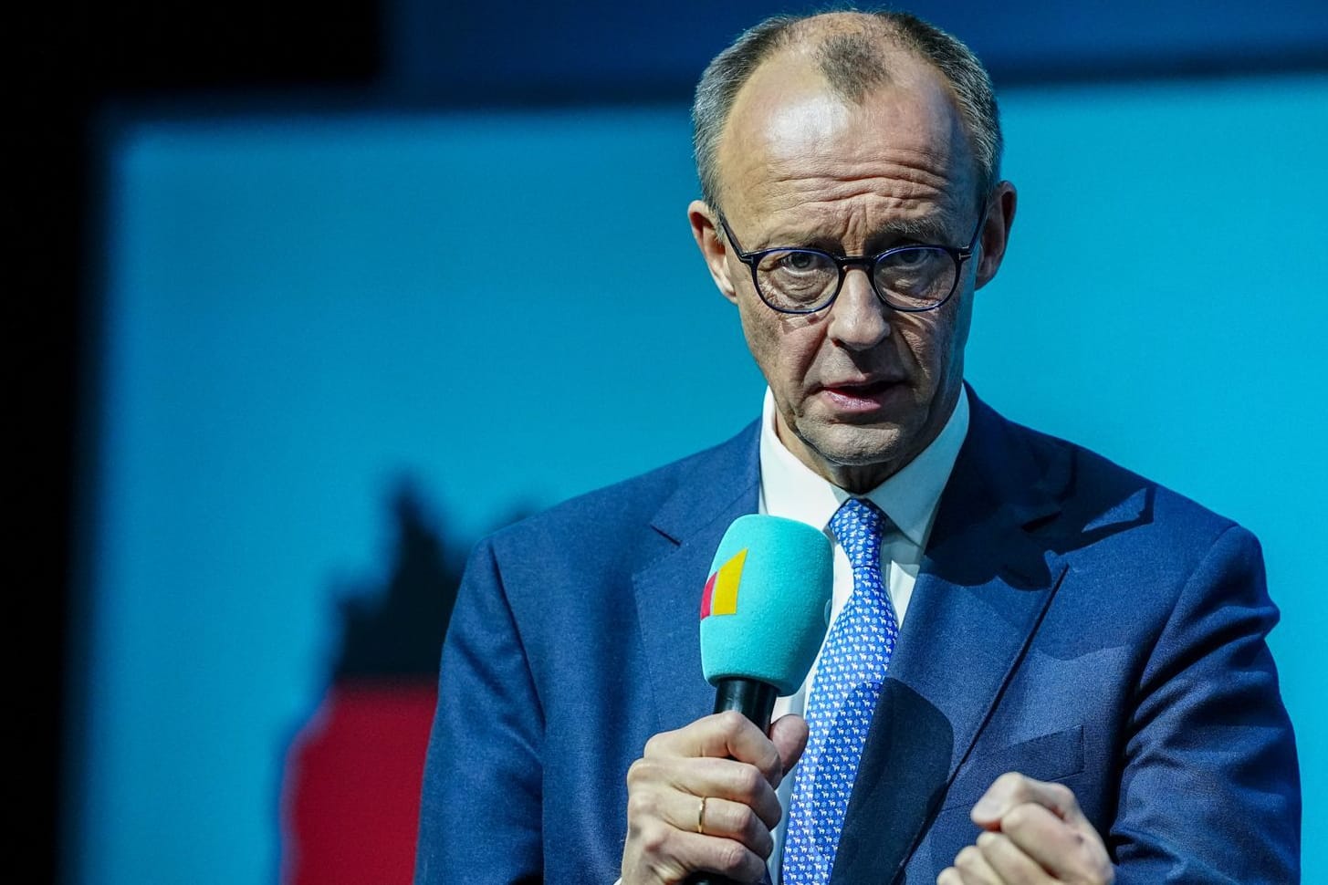 Friedrich Merz bei einer Wahlkampfveranstaltung (Archivbild): Für den Kanzlerkandidaten der Union hat die Verteidigung der Ukraine oberste Priorität.