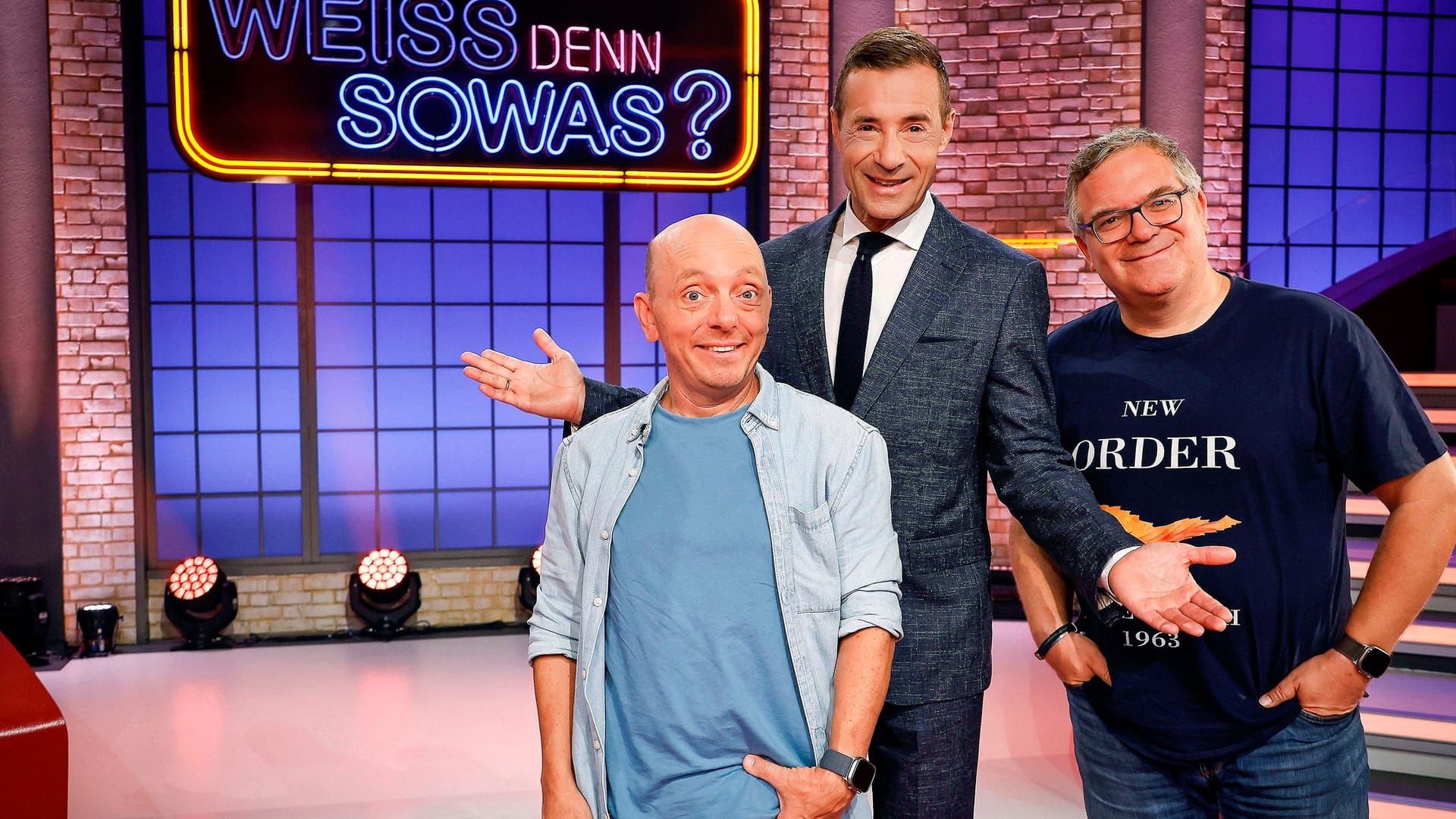 "Wer weiß denn sowas?": Das Quiz mit Bernhard Hoëcker, Kai Pflaume und Elton fällt an diesem Freitag aus.