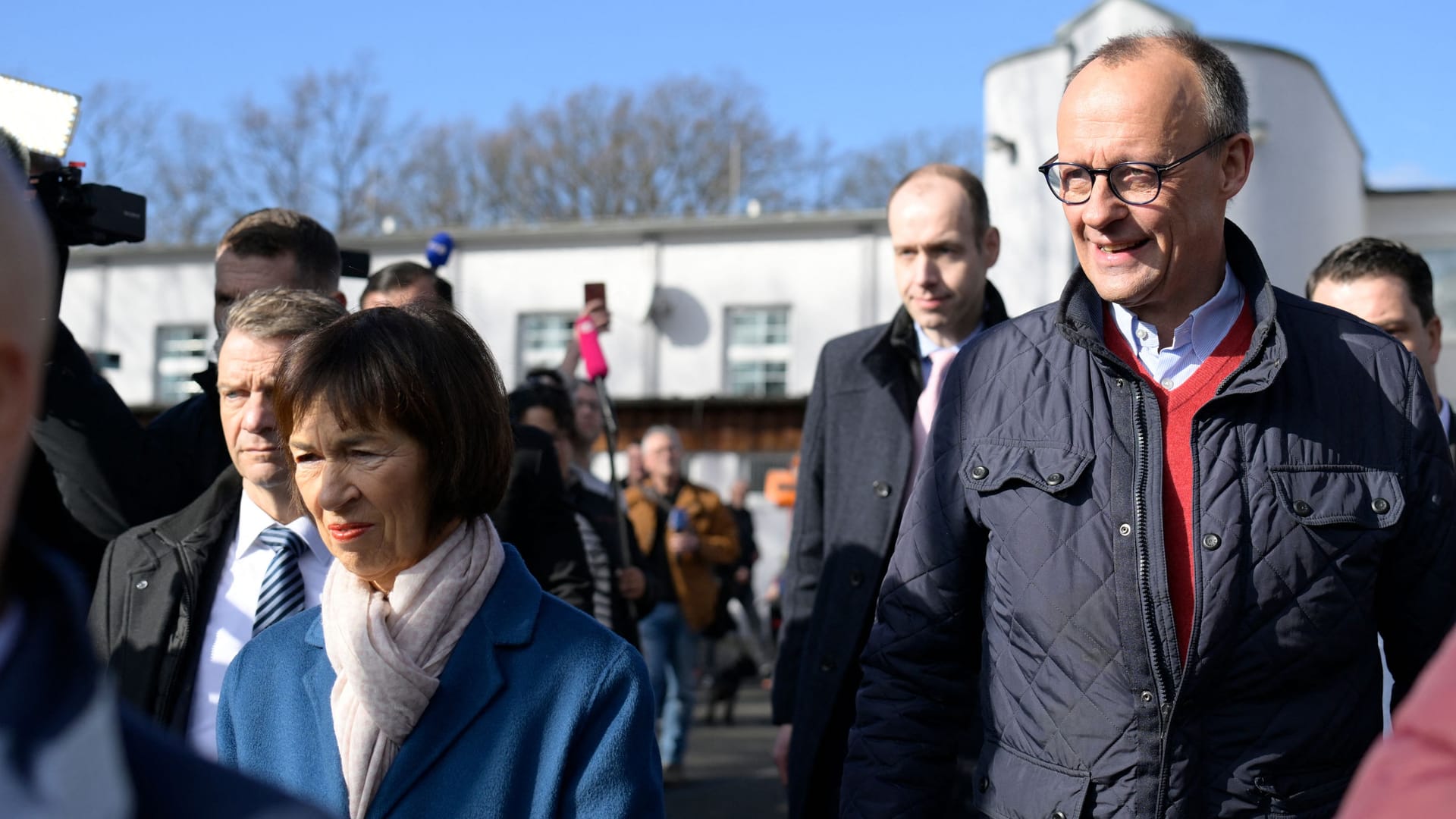 Charlotte und Friedrich Merz am 23. Februar 2025: Das Paar gab gemeinsam seine Stimmen für die Bundestagswahl in Arnsberg ab.