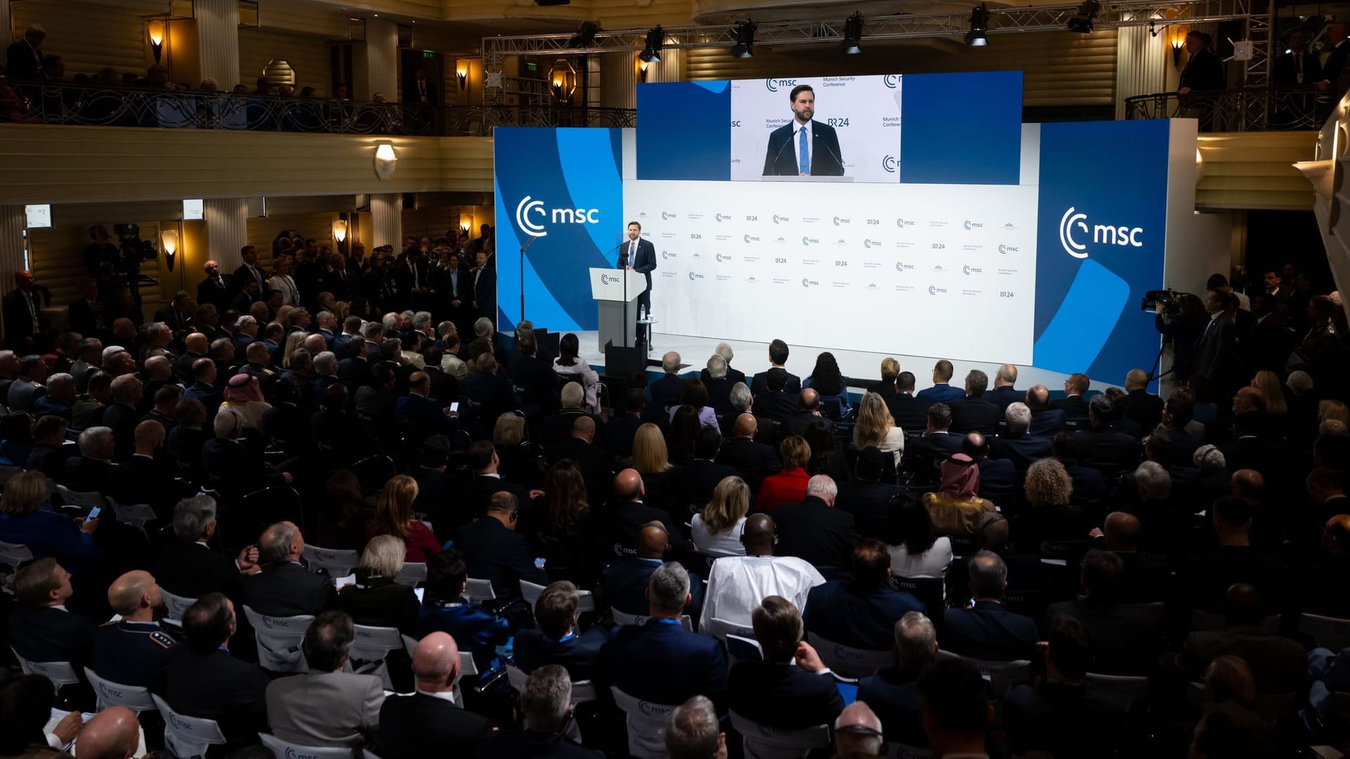 Konferenzhalle der Münchner Sicherheitskonferenz: Vance bekam vom Publikum lediglich Höflichkeitsapplaus.