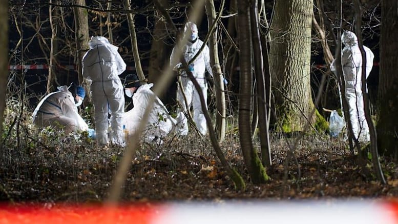 Kriminaltechniker im Wald: Der Fund der Leiche löste einen größeren Polizeieinsatz aus.