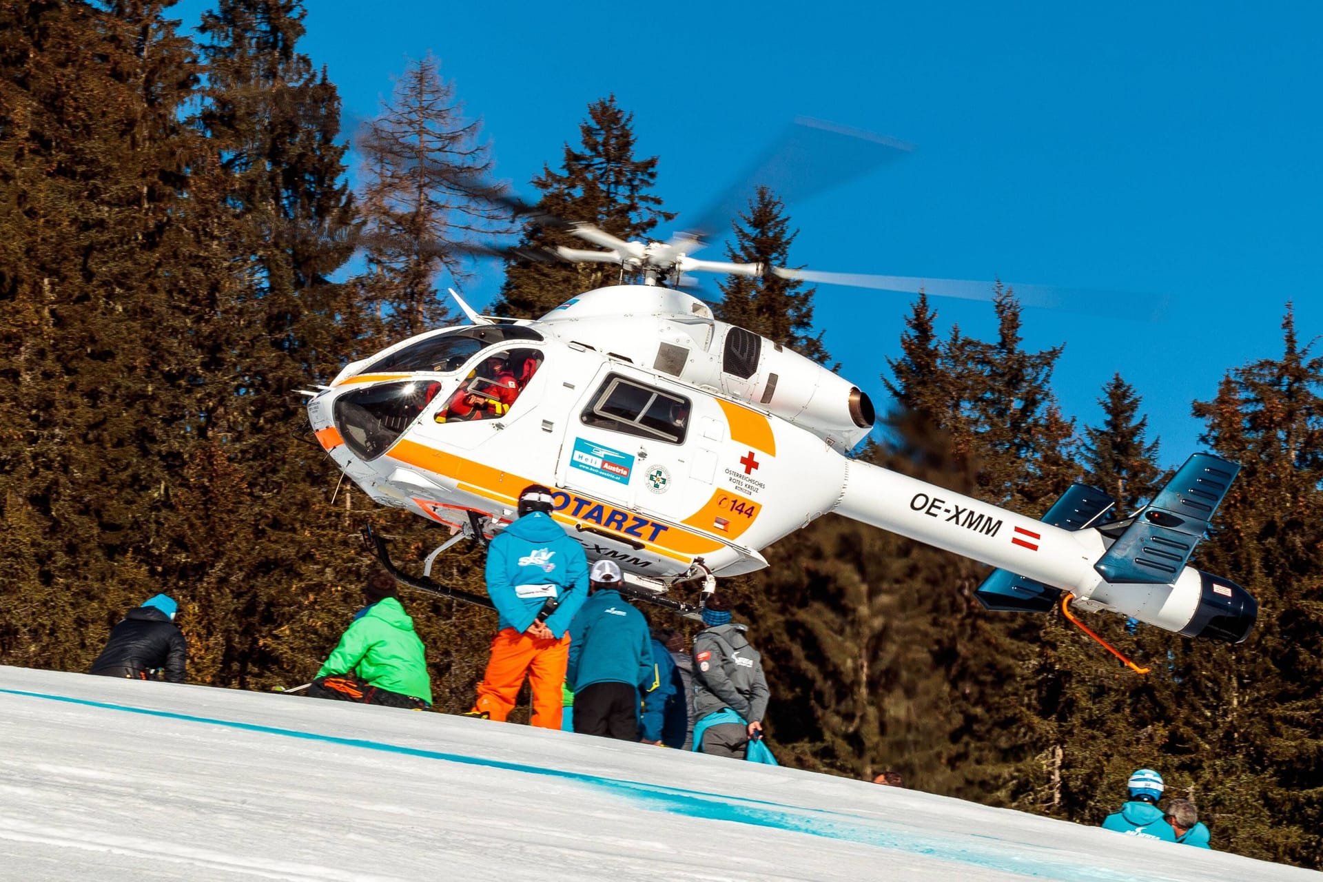 Notarzthubschrauber in Österreich (Symbolbild): Das schwerverletzte Kind wurde in ein Krankenhaus geflogen.