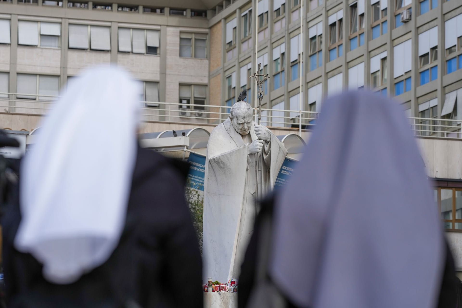 Papst Franziskus im Krankenhaus