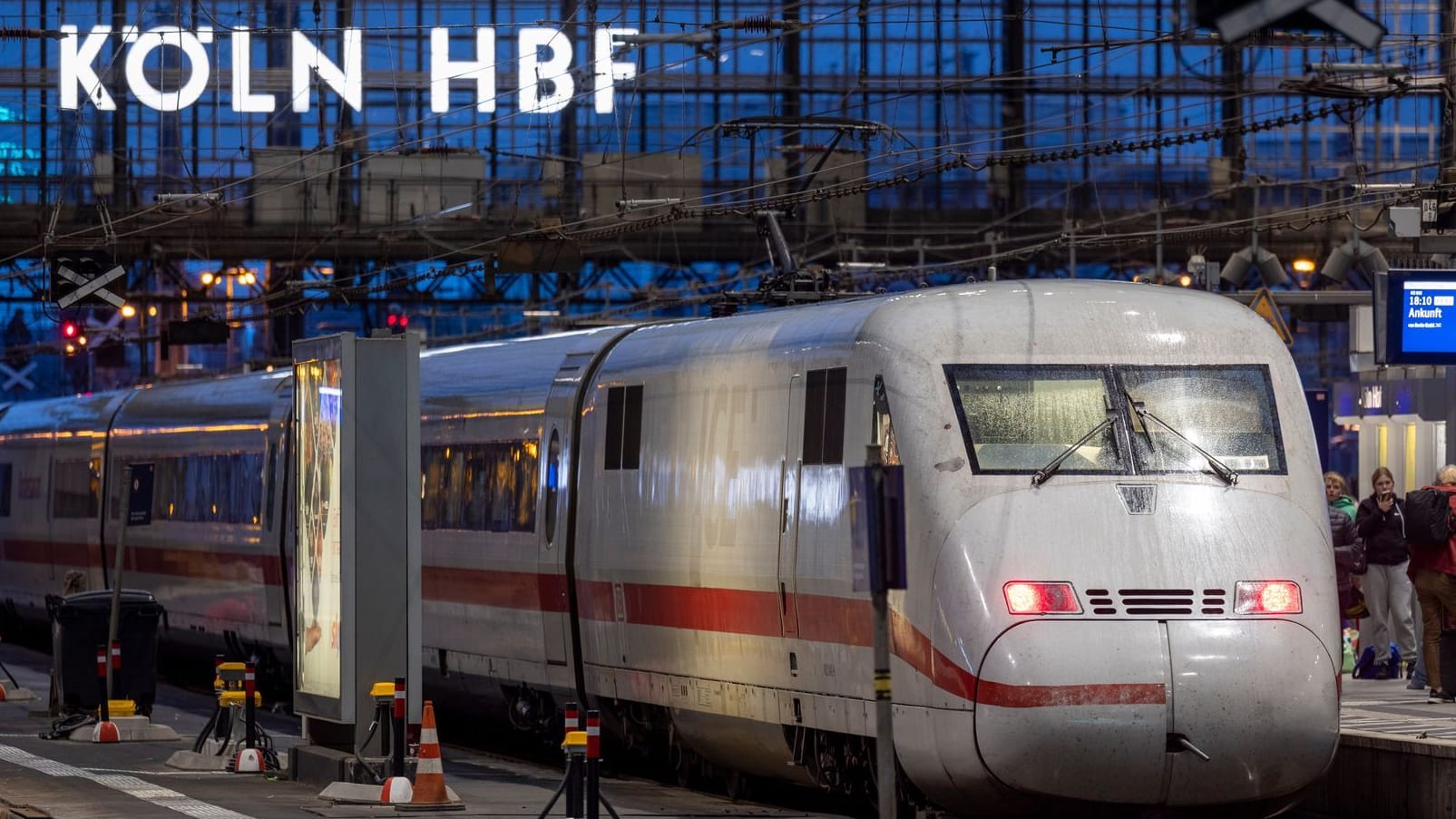 Kölner Hauptbahnhof wird für zwölf Stunden gesperrt