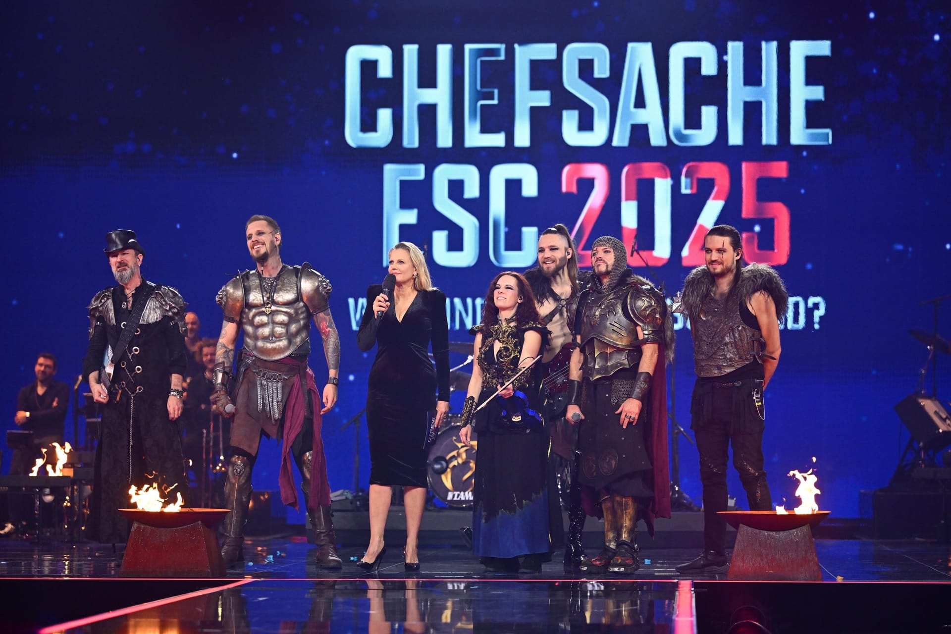 Barbara Schöneberger mit der Band Feuerschwanz: Die Metalkombo hat es eine Runde weiter geschafft.