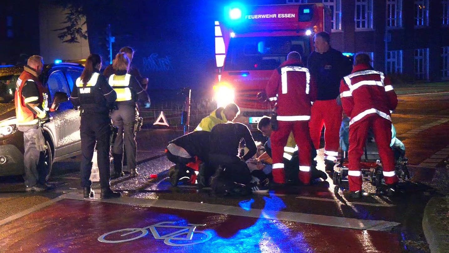 In Essen ist am Mittwochabend eine Fußgängerin schwer verletzt worden.