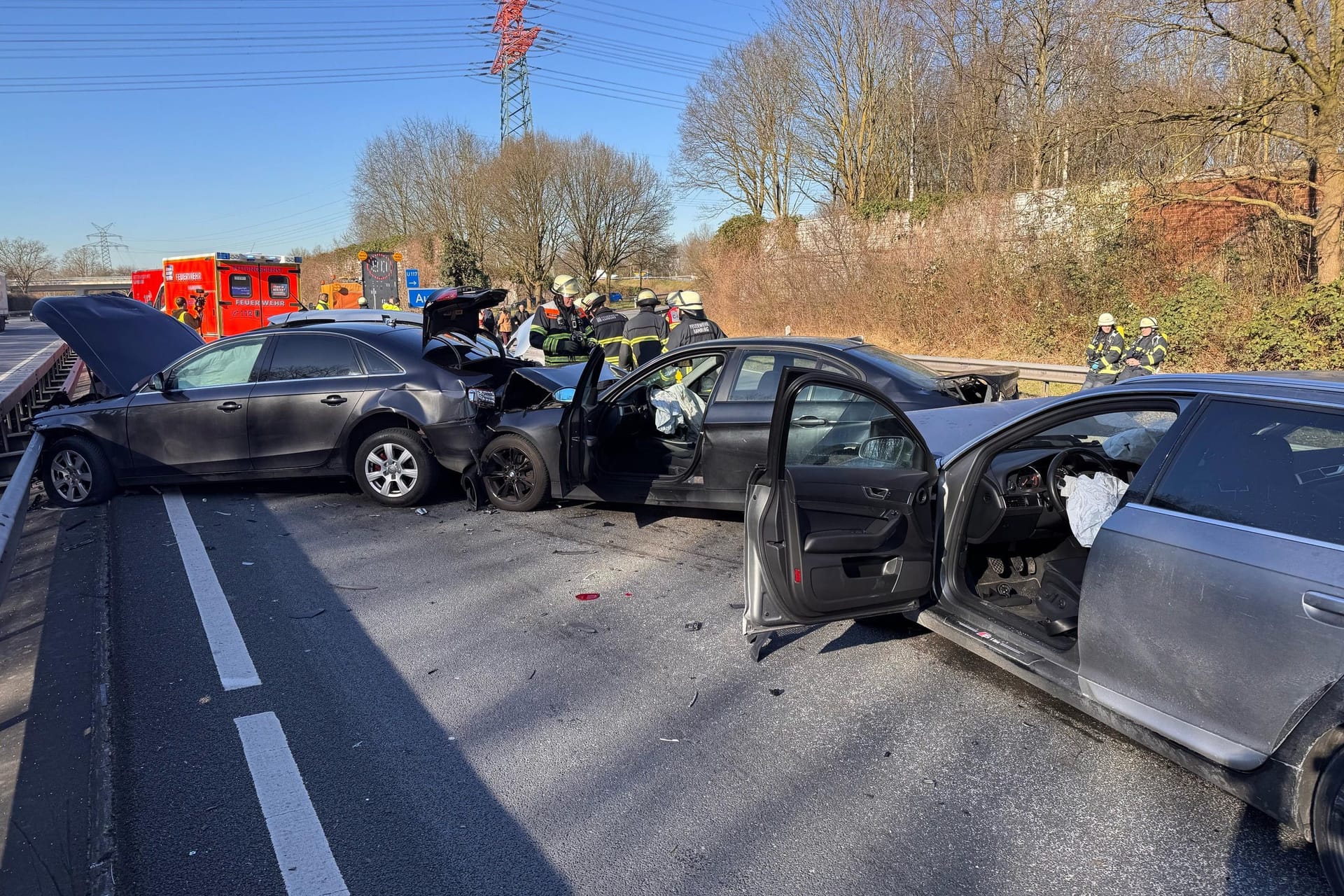 Unfall mit mehreren Fahrzeugen: In Höhe Halstenbek kam es zu einem schweren Unfall.