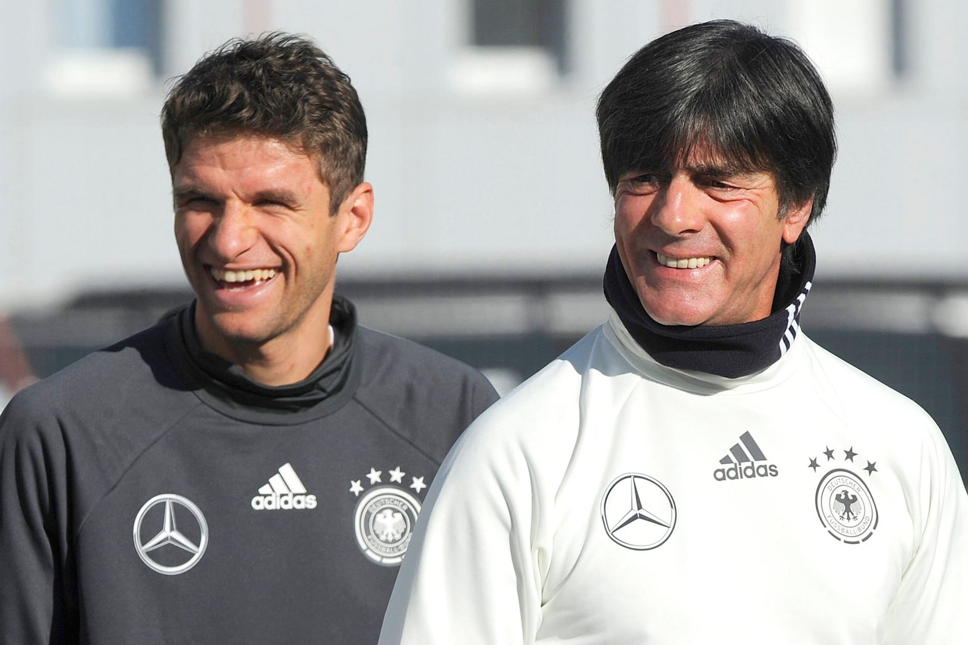 Thomas Müller (l.) und Jogi Löw: Letzterer trainierte die deutsche Nationalmannschaft von 2006 bis 2021.