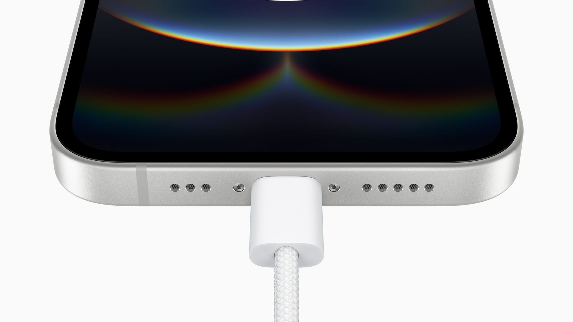 Das iPhone 16e wird per USB-C-Kabel aufgeladen.