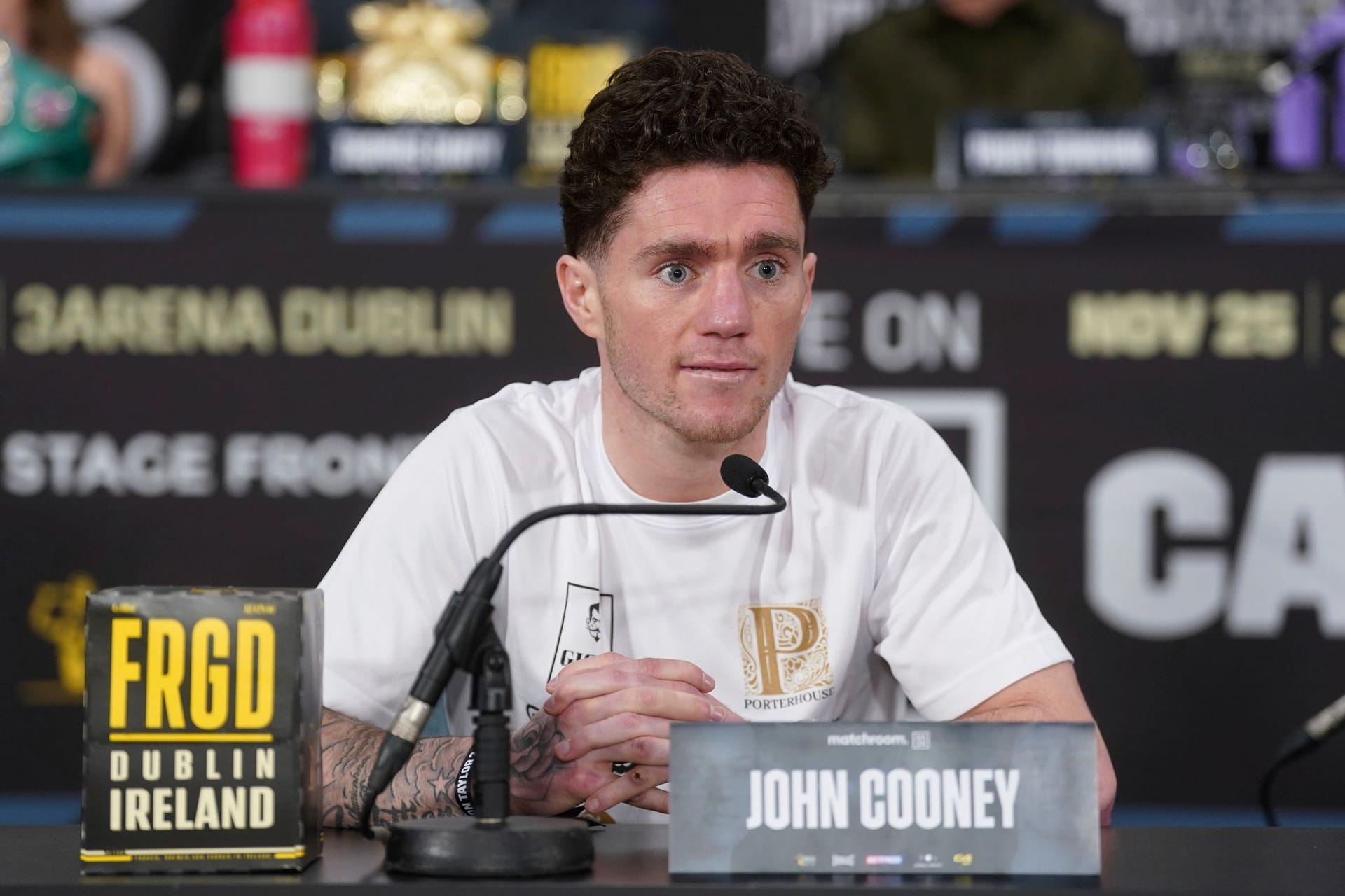 John Cooney bei einer Pressekonferenz (Archivbild). Der irische Boxer starb eine Woche nach seiner Niederlage.