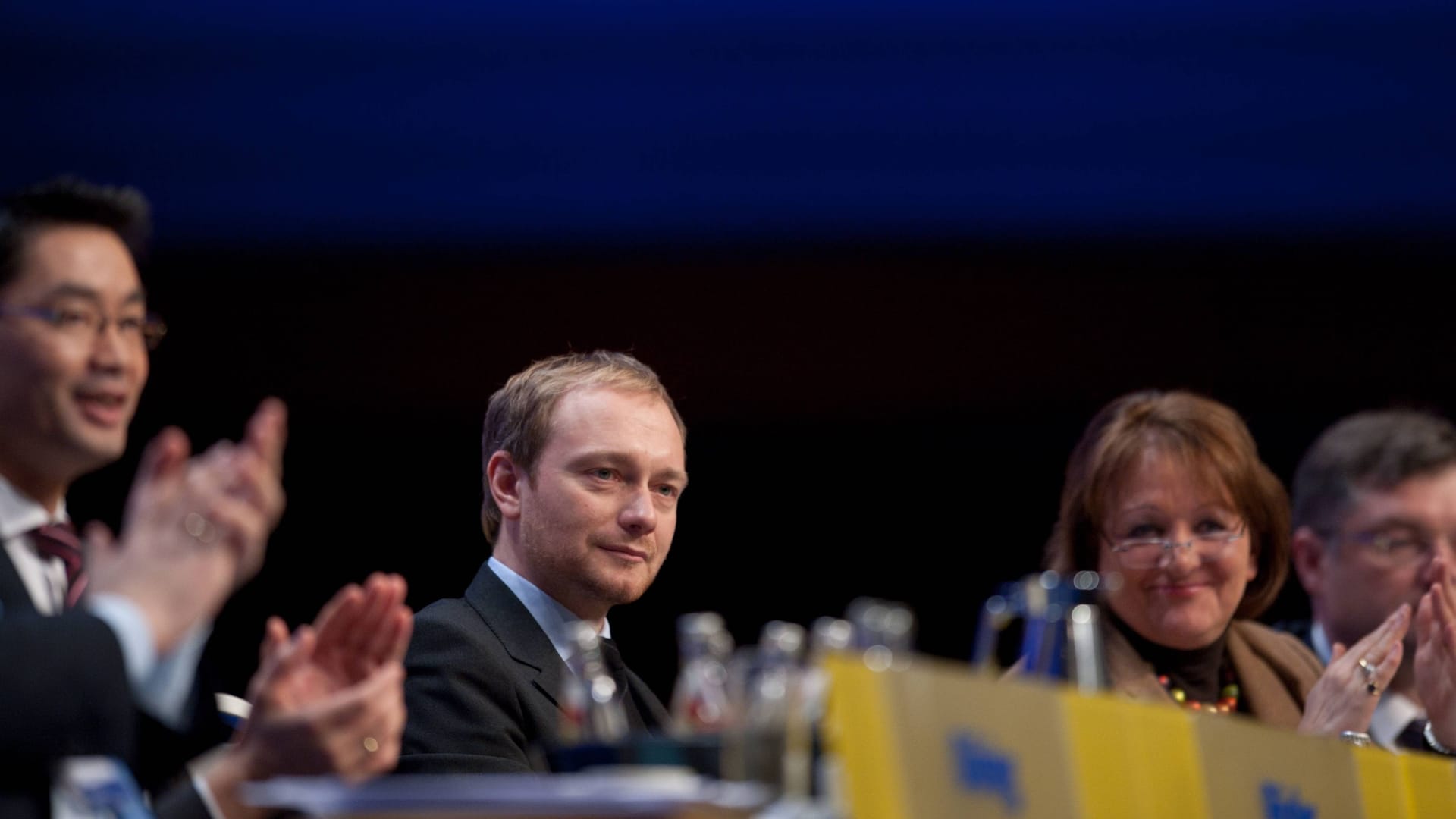 Bundesparteitag im März 2013: Der heutige Parteichef Christian Lindner (M.) wurde damals zunächst zum Vizechef gewählt – unter dem Applaus von Leutheusser-Schnarrenberger (r.) und Philipp Rösler (l.).