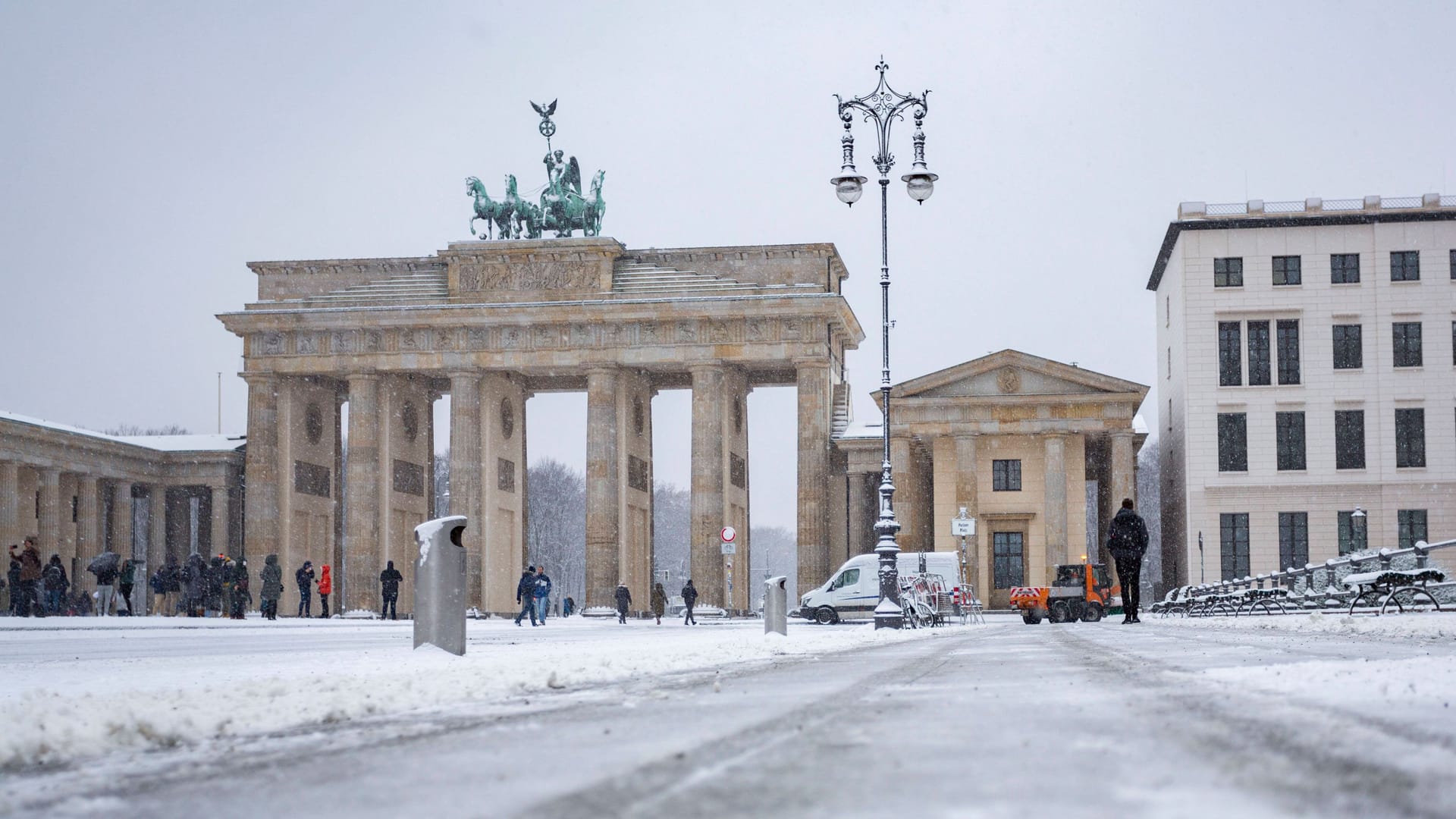 Schneefall in Berlin (Symbolbild): Nachts sinken die Temperaturen deutlich.