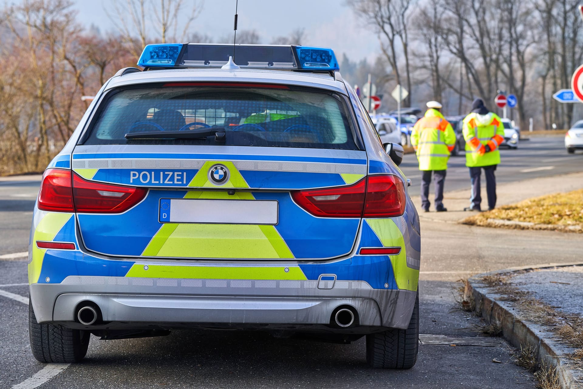 Polizei (Symbolbild): Die Ermittler gehen von einem versuchten Tötungsdelikt aus.