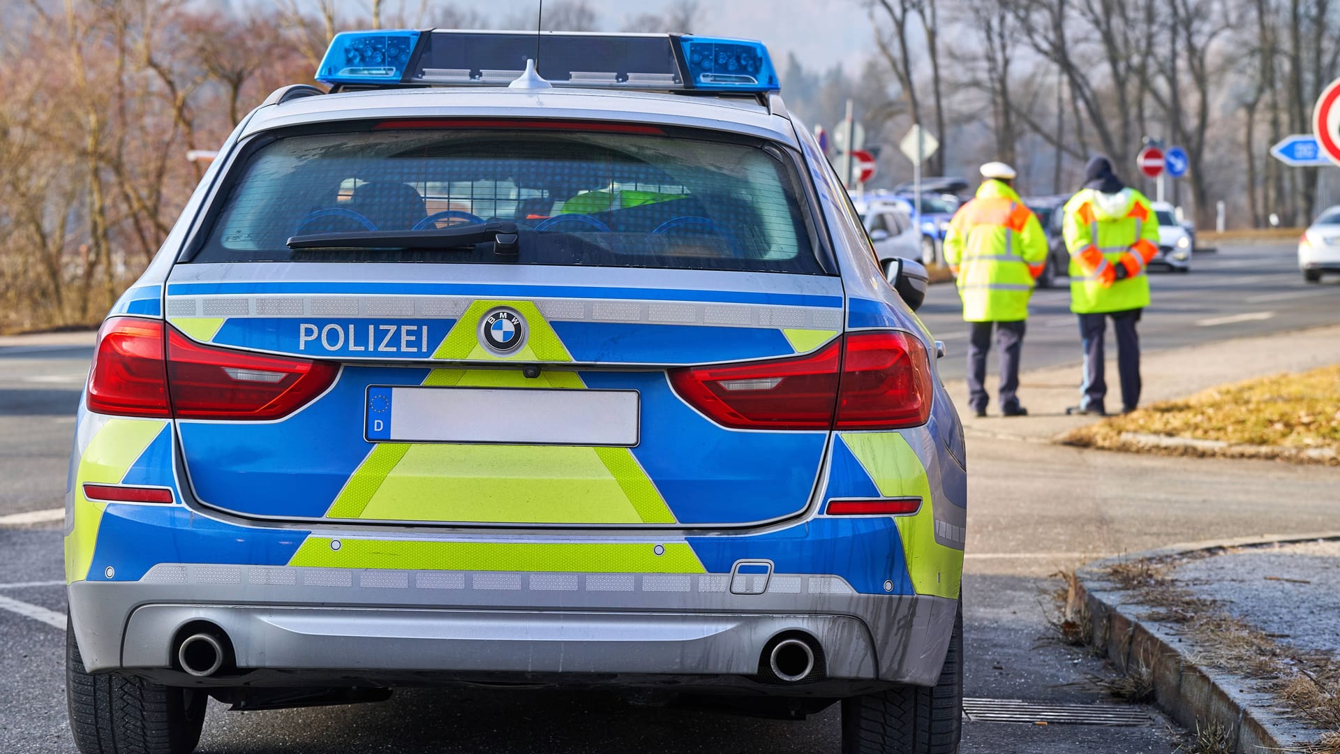 Polizei (Symbolbild): Die Ermittler gehen von einem versuchten Tötungsdelikt aus.